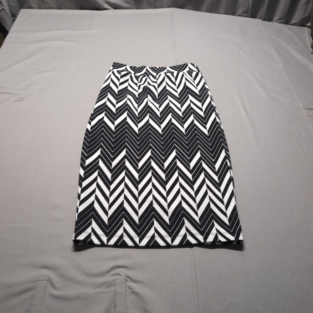 Renee C. Black and White Chevron‎ Pencil Skirt Knee-Length Size 2